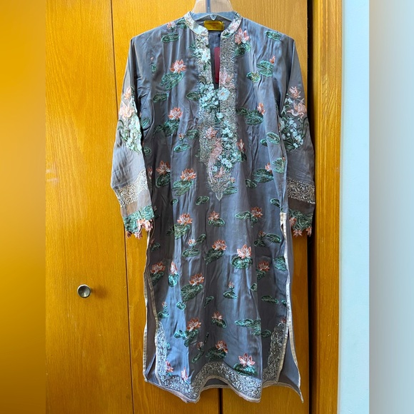 Sana Safinaz Embroidered Suit - Picture 1 of 8